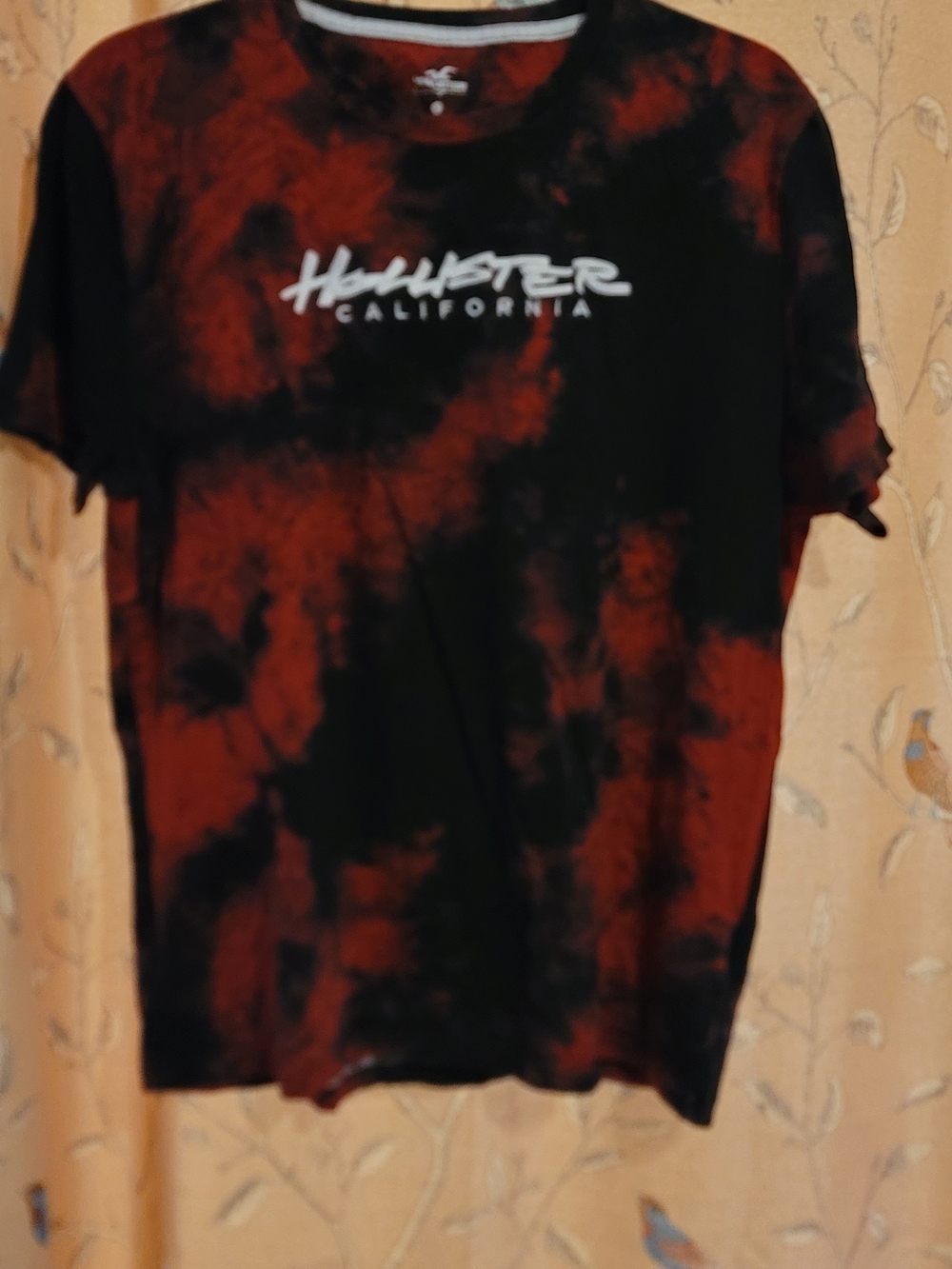 Hollister Men's Black & Red Tie-Dye Crew Tee